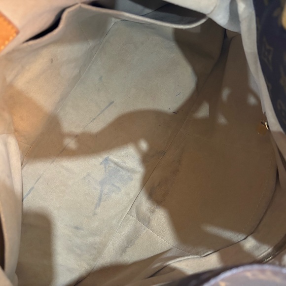 Authentic Louis Vuitton Artsy MM monogram - Picture 9 of 14